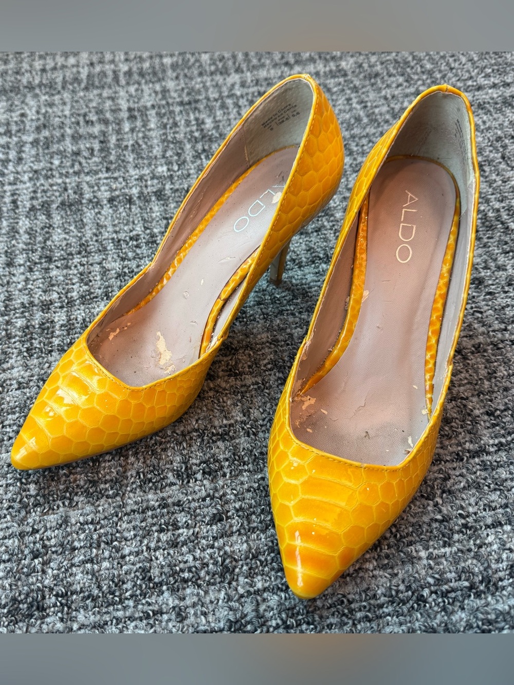 Aldo Stessy Yellow snakeskin heels